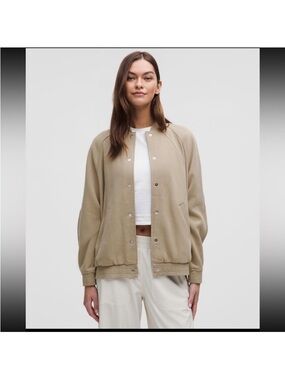 Lululemon Scuba I resized collegiate jacket in Sheer Oak